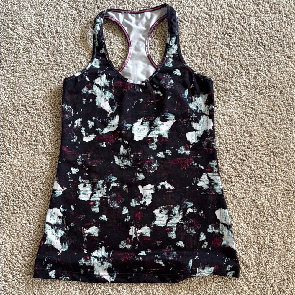 Lululemon Stylish Black and White Women's Tank Top